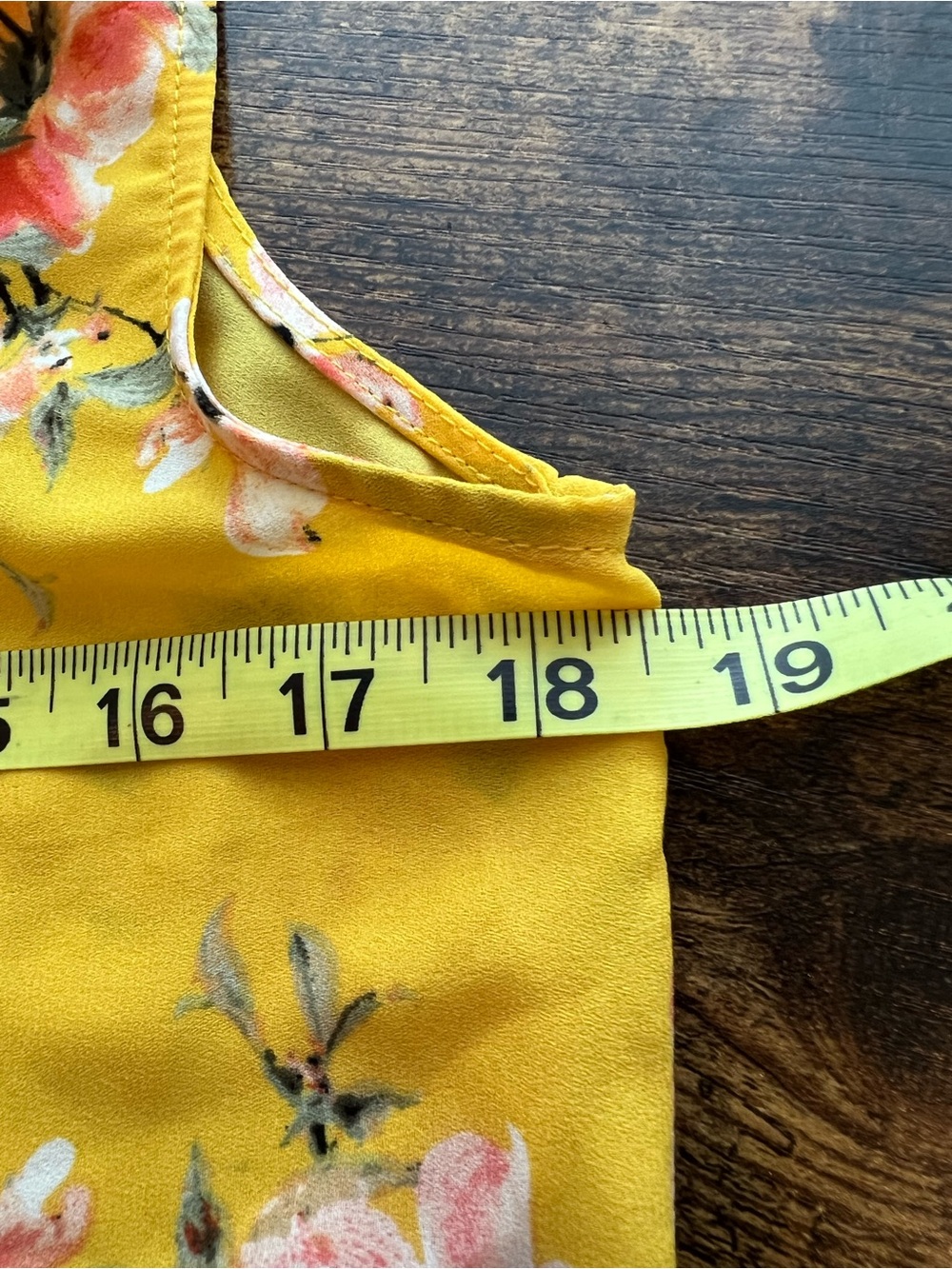 Rose + Olive Yellow Floral Ruffle Neck Sleeveless Blouse Top Size Small - Picture 6 of 9
